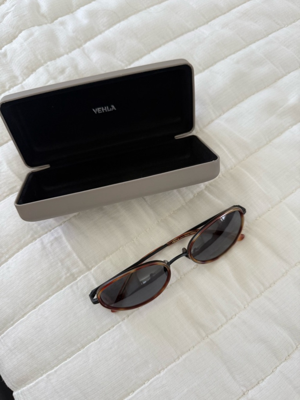 VEHLA Tortoise Oval Sunglasses with Dark Lenses